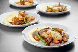 Peito de Frango com Purê de Erva-Doce Peito de Frango com Purê de Erva-Doce