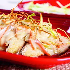 Abadeja com Molho de Alho-Poró e Limão Abadeja com Molho de Alho-Poró e Limão