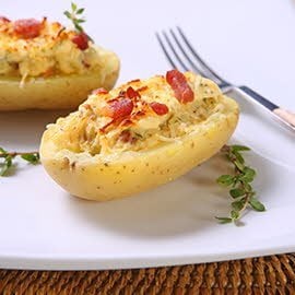 Batatas Recheadas com Bacon Gratinadas com Maionese de Ervas e Parmesão Batatas Recheadas com Bacon Gratinadas com Maionese de Ervas e Parmesão