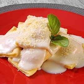 Envelopinho de Três Queijos ao Molho Branco