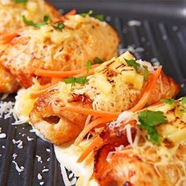 Filé de Frango Recheado no Molho Branco com Queijo Filé de Frango Recheado no Molho Branco com Queijo