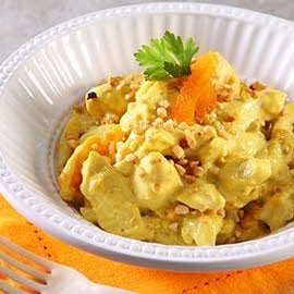 Salada de Frango com Creme de Mostarda, Salsão, Nozes, Damasco e Especiarias Salada de Frango com Creme de Mostarda, Salsão, Nozes, Damasco e Especiarias