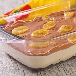 Sobremesa Tricolor com Banana Caramelada Sobremesa Tricolor com Banana Caramelada