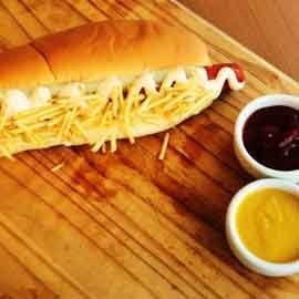 Cachorro-Quente Gratinado com Molho Bechamel Cachorro-Quente Gratinado com Molho Bechamel