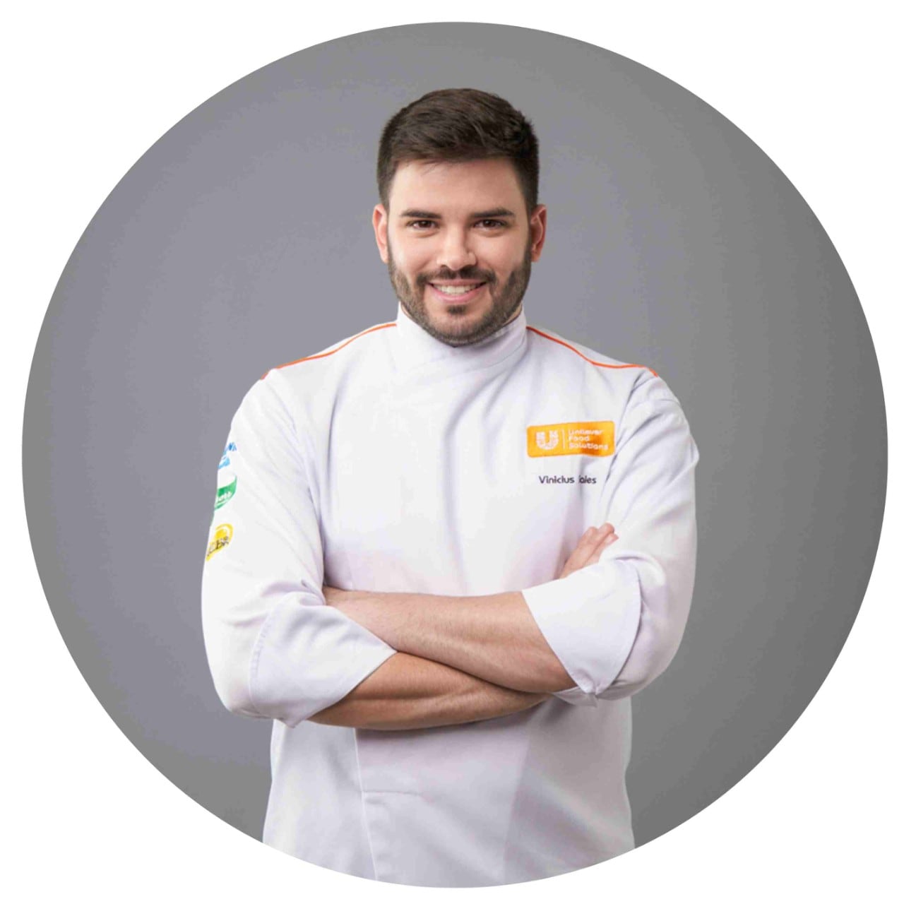 “Valorizar os insumos locais é a forma mais inteligente de se traduzir a cultura local. É entender o meio onde se vive e aprender que a riqueza do Brasil pode estar de diversas formas e técnicas em nossas criações. É tornar o abundante em fundamental.” “Valorizar os insumos locais é a forma mais inteligente de se traduzir a cultura local. É entender o meio onde se vive e aprender que a riqueza do Brasil pode estar de diversas formas e técnicas em nossas criações. É tornar o abundante em fundamental.”