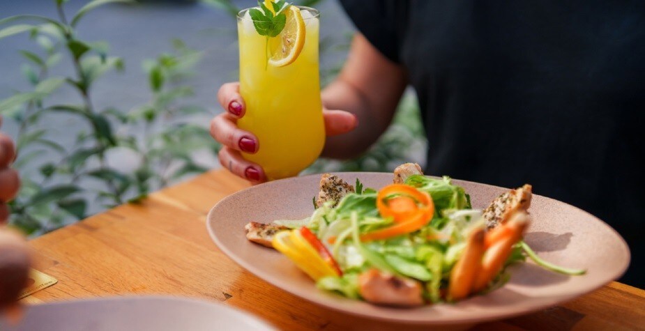 Monte um cardápio de verão e deixe seu menu atraente na estação