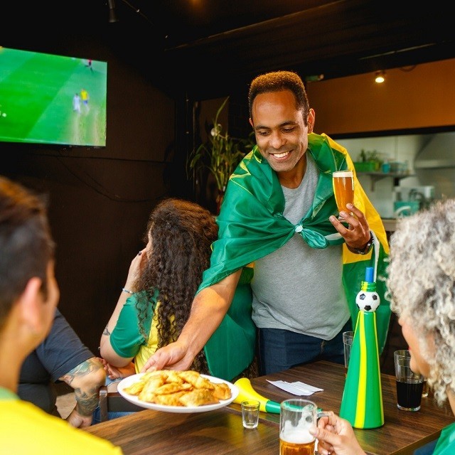 Como atender bem o cliente na Copa 2022: saiba como preparar a cozinha e veja opções de petiscos