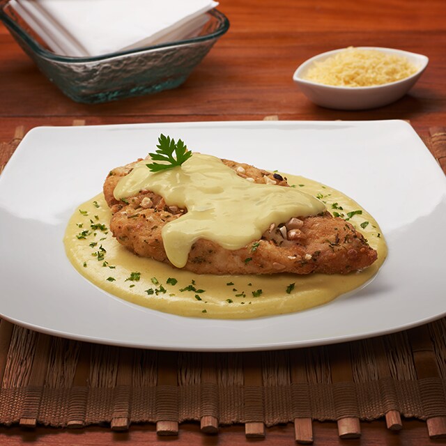 Filé de Tilápia à Parmegiana com Molho Bechamel Filé de Tilápia à Parmegiana com Molho Bechamel