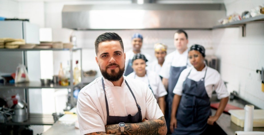 Cargos e funções na cozinha profissional: entenda os papéis no funcionamento de um restaurante 
