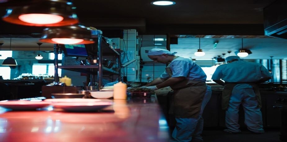 Saiba o que é e como calcular adicional noturno dos funcionários do seu restaurante