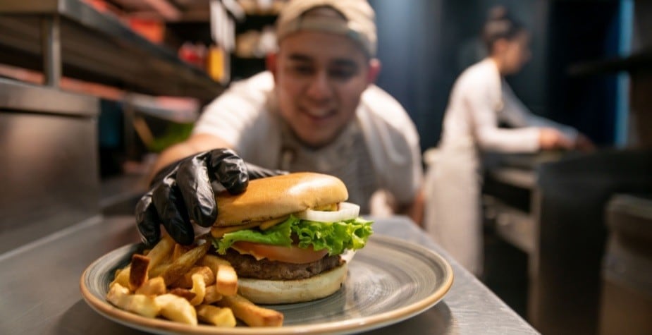 3 dicas para não errar ao montar uma cozinha para hamburgueria