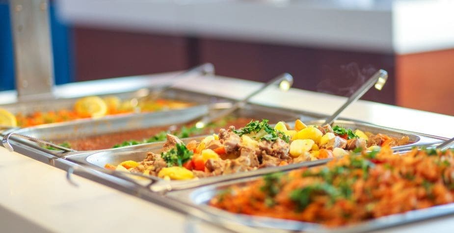 Os 5 principais cuidados com buffet de alimentos em self-service