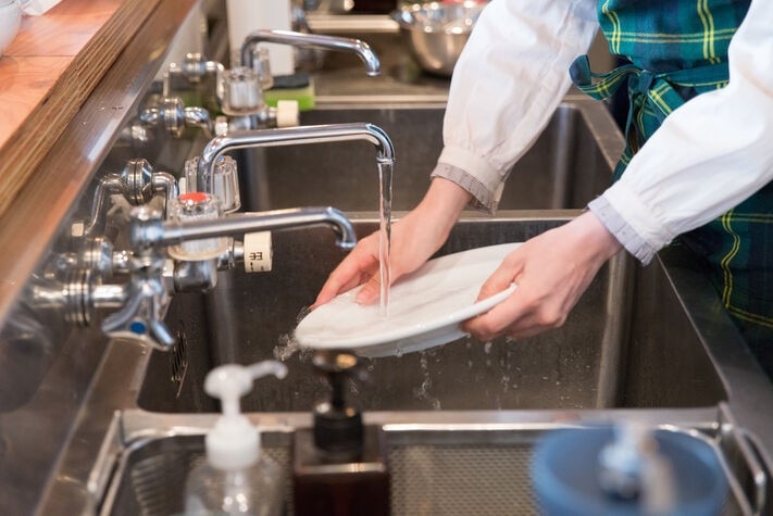 Dicas para economizar água no seu restaurante