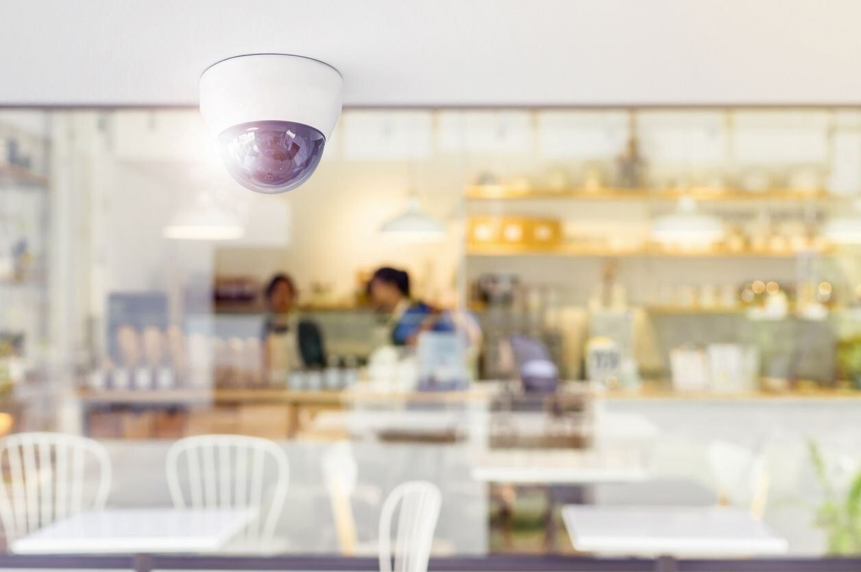 Câmera de segurança monitorando o interior de um restaurante. Câmera de segurança monitorando o interior de um restaurante.