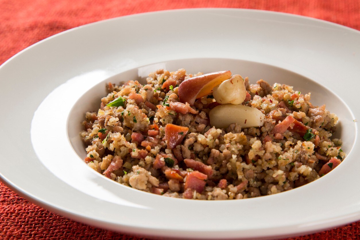 Prato de arroz com pinhão. Prato de arroz com pinhão.