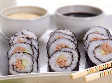 Sushi de atum com maionese Sushi de atum com maionese