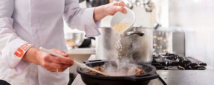 Utensílios para Restaurante Feitos à Mão