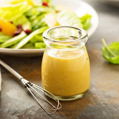 Molho de salada agridoce com mostarda e mel Molho de salada agridoce com mostarda e mel