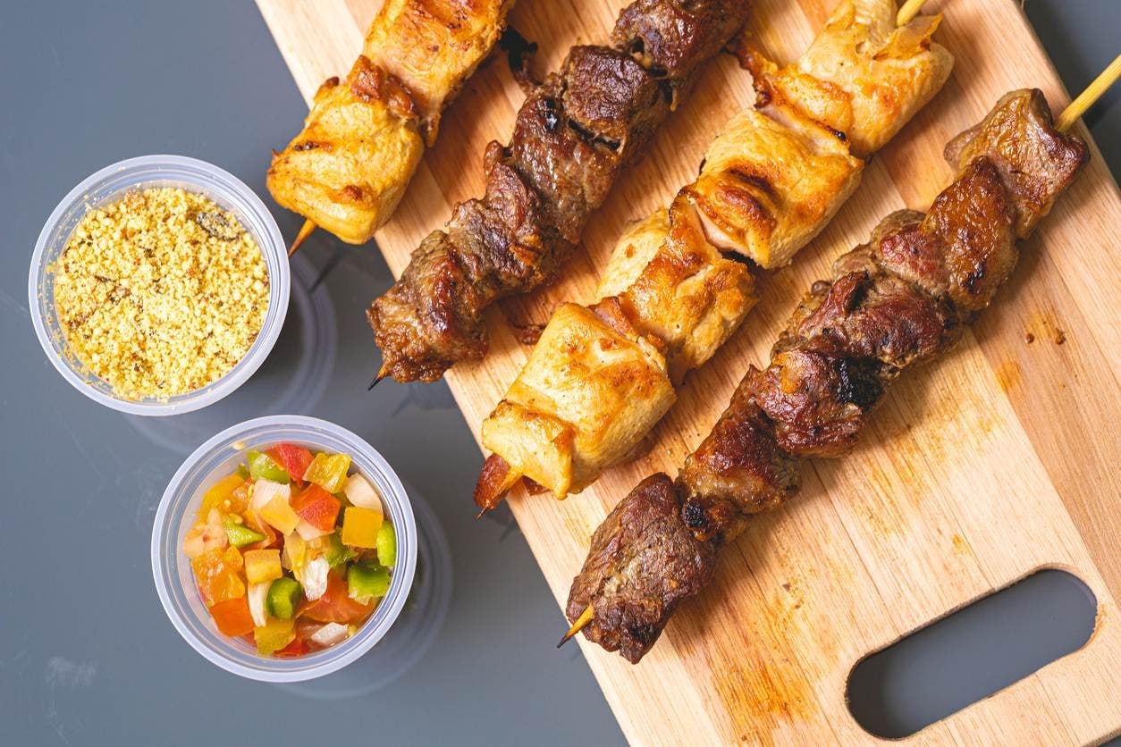 7 sugestões de acompanhamento para churrasco que dão mais sabor ao prato