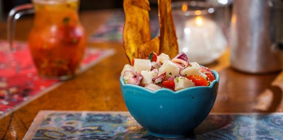 Ceviche peruano é saboroso e versátil; veja receitas para incluir no menu