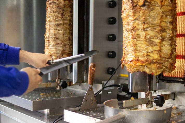 Churrasco grego: ideias para incluir o prato popular no seu food service
