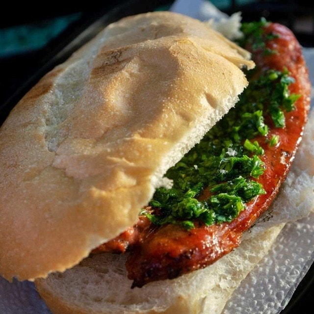 Lanche de rua: 8 tipos para lucrar no salão, delivery ou food truck