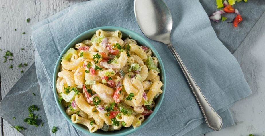 Macarrão com maionese é uma combinação que promove eficiência e sabor no seu menu