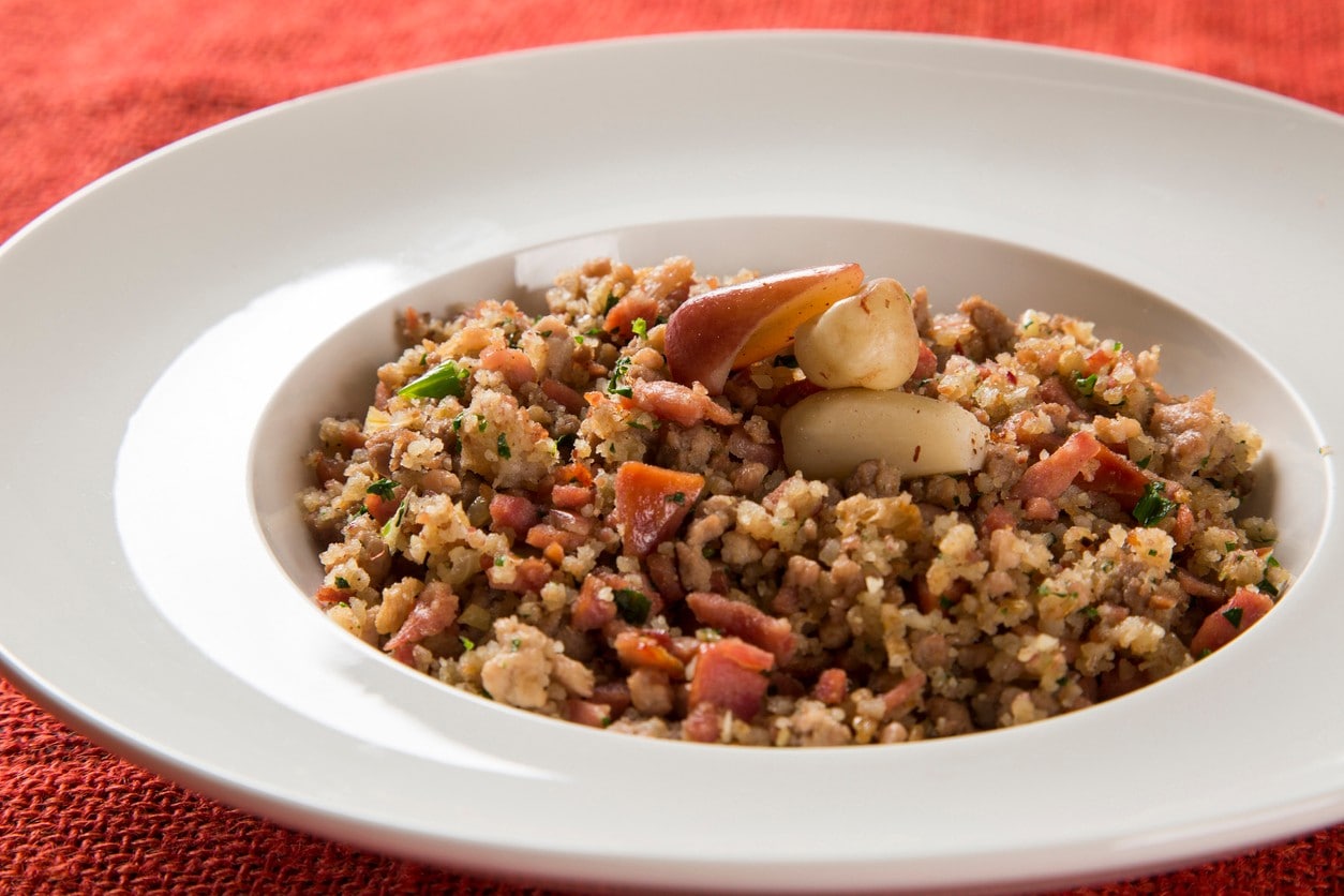 Prato de arroz com pinhão. Prato de arroz com pinhão.