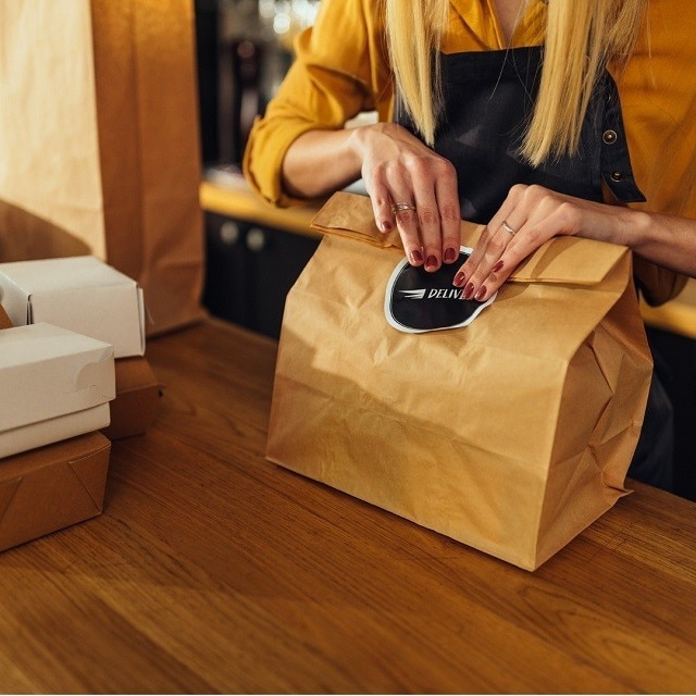 Ofereça marmitas ao cliente e faça do resto de comida da refeição um gesto simpático e sustentável