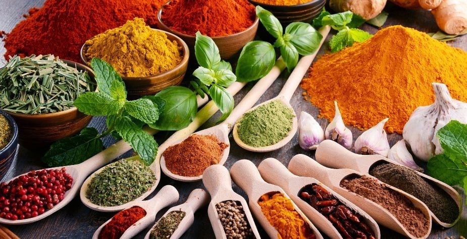 Saiba como usar os temperos essenciais na cozinha para impulsionar o seu negócio