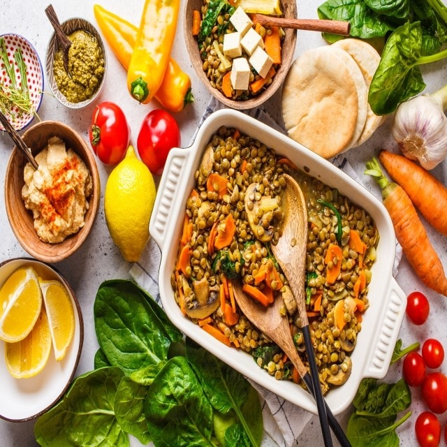 Aprenda como montar um cardápio vegano prático e delicioso